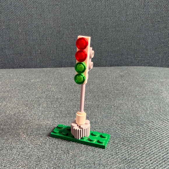 LEGO City Go-Kart Racer Mini Set #30314 - Picture 5 of 11